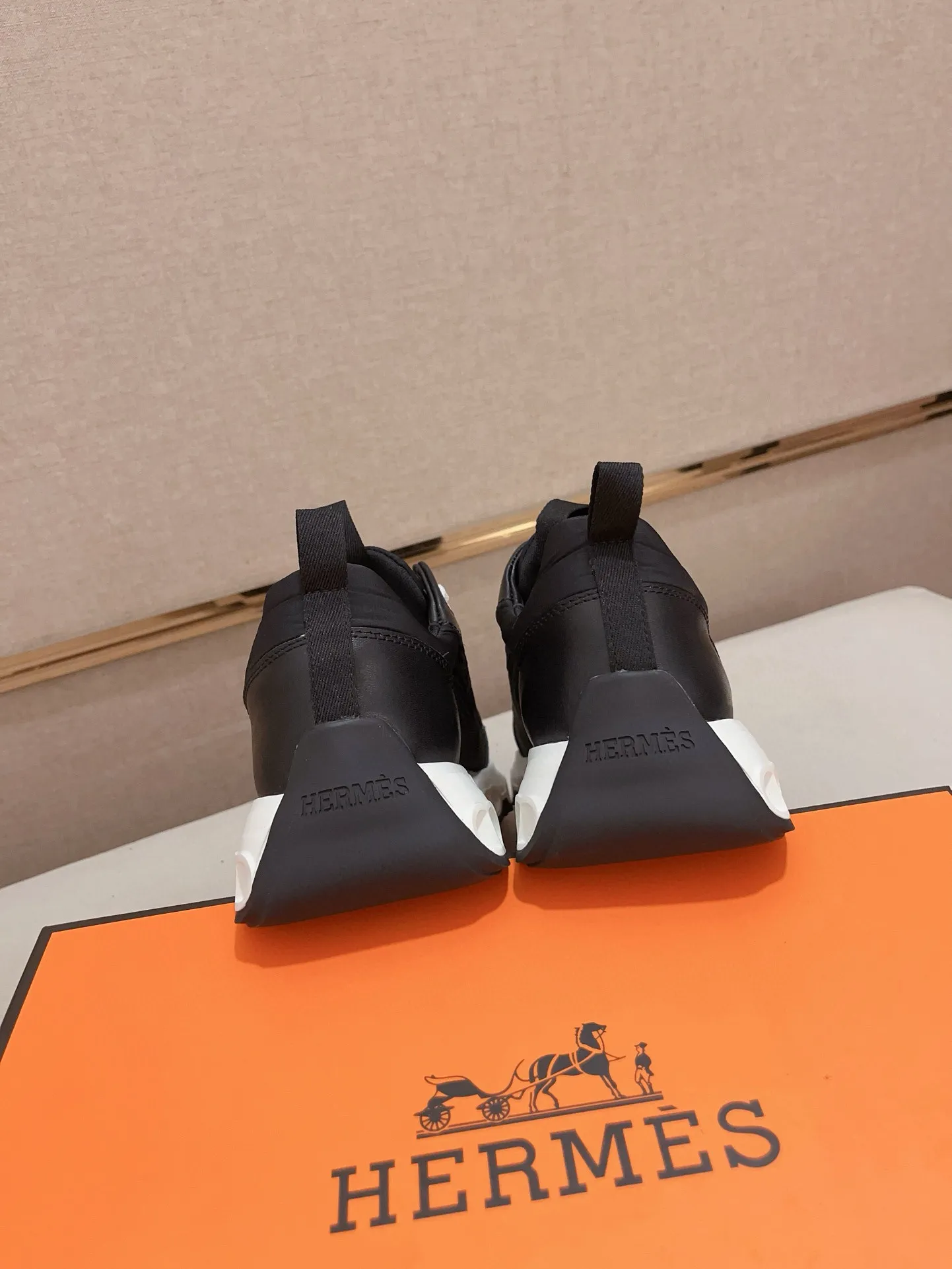Factory price: 460💰《HERMES》【Classic Original Version】Hermès; Top 🔝 Purchasing Agency 🔍🔍 Men's latest 🇺🇸 counters are on sale simultaneously, original imported from Italy ▲▲First-layer cowhide ▲▲ (high-end, extravagance and class) times) Exquisite workmanship (Italian 🇮🇹Imported water-dyed 🐂cowhide lining) sole: Original sole provided by the original factory, ⚠️exclusive double-layer activity·TPR·rubber·combined molded outsole; super comfortable·wear-resistant·non-slip·environmental protection The real thing is more beautiful if you take the real thing (high quality, follow the order), you can enter and exit the counter at will * Number of yards: 38·39·40·41·42·43·44# (can be customized 45.)